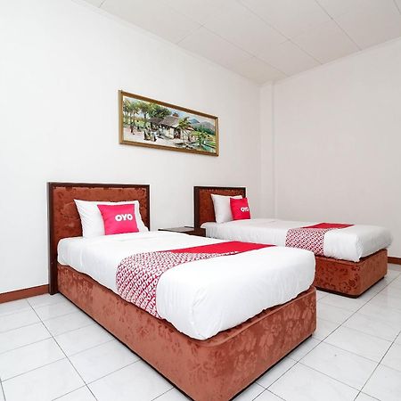 Super Oyo Capital O 1644 Hotel Griya Kencana Solo Exterior foto